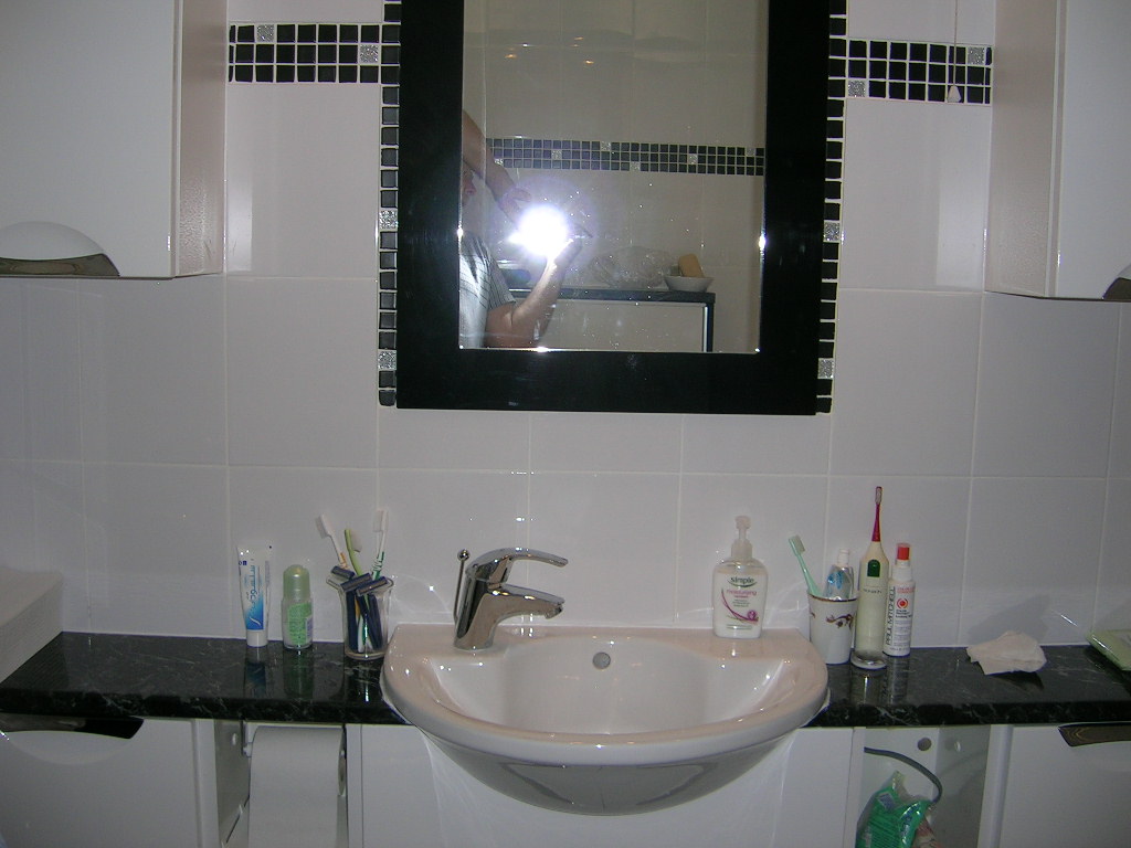 bathroom 003.jpg