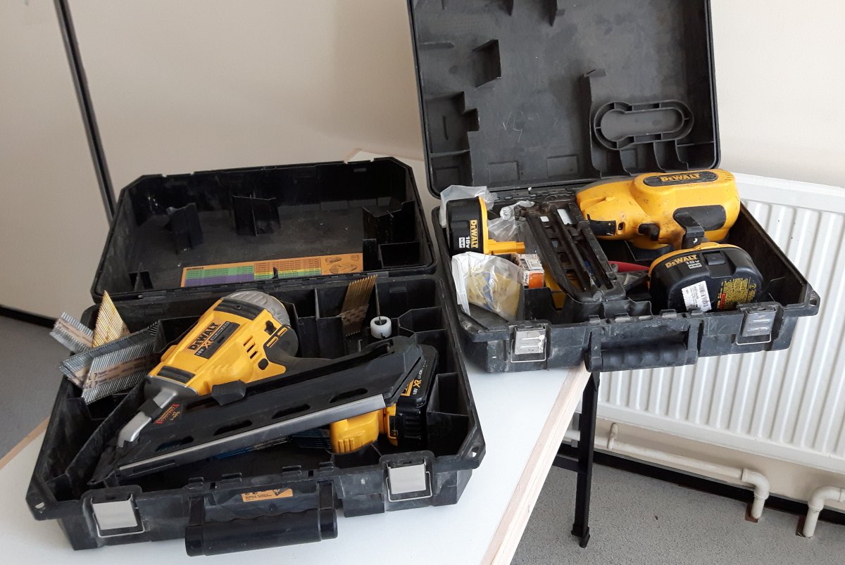 deWalt DCN692 Review - comparative case sizes open.jpg