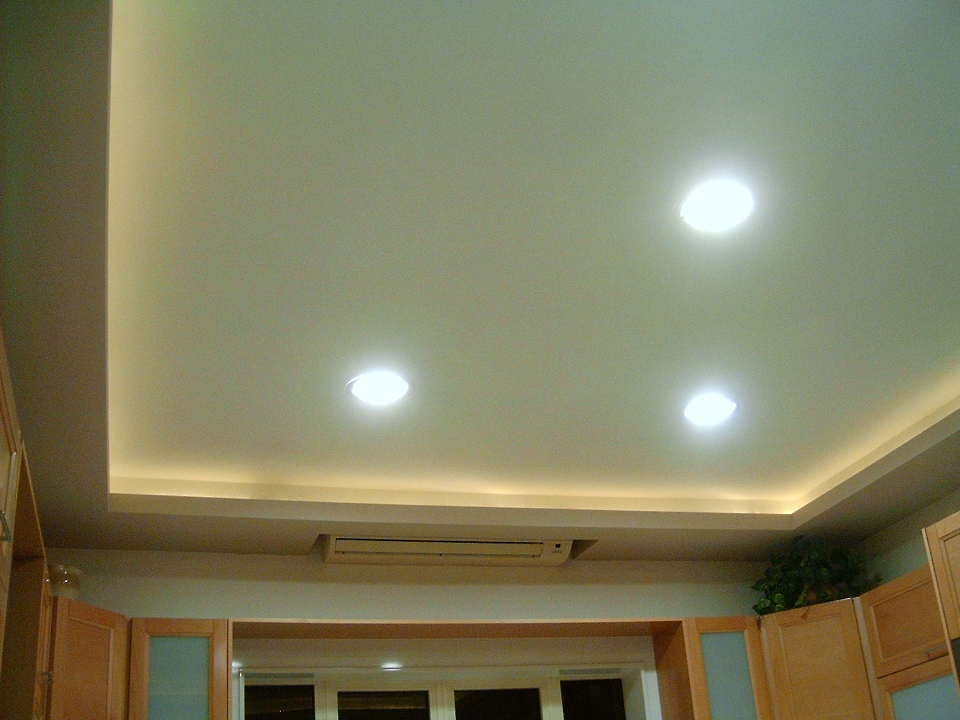 This pic shows the finished ceiling.all work done by myself.