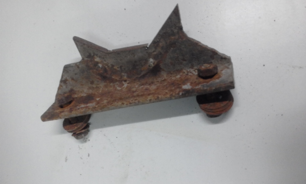 This pic shows the rusted piece of iron i'm attempting to clean. It is heavily rusted especially from the underside.