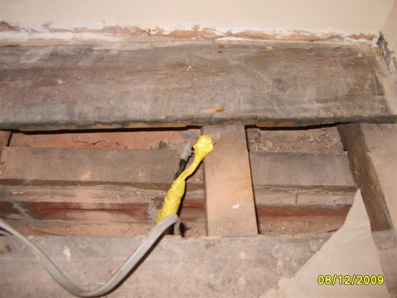 Old Underfloor wiring.JPG